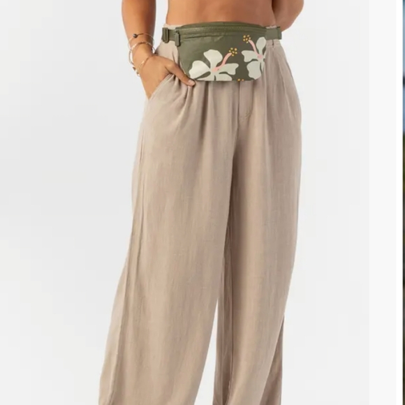 NWT Aloha Collection Sand Dollar/Olive Mini Hip Pack - Picture 2 of 4